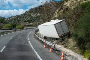 refrigerated truck that has suffered an accident due to going off the road